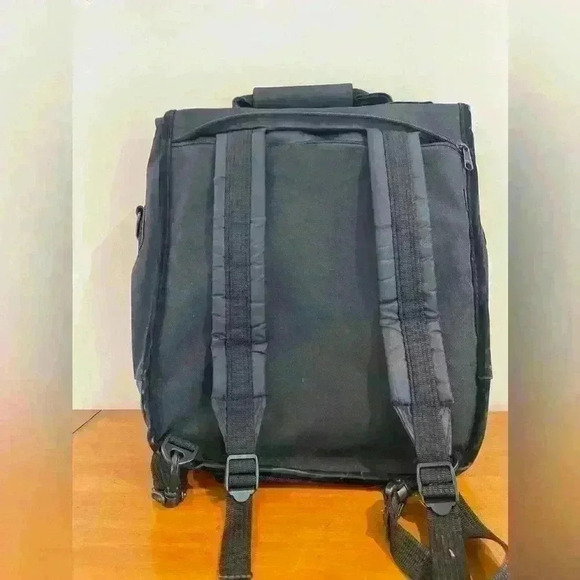 Kensington saddle backpack that fits 15inch computer - Picture 7 of 11